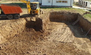 Рытье котлованов под фундамент в Климовске – цена от 2575 руб. за м3 | 2Землекопа-Клс