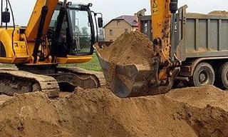 Выкопать яму экскаватором в Климовске от 927 руб. - 2Землекопа-Клс