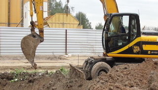 Выкопать яму экскаватором в Климовске от 927 руб. - 2Землекопа-Клс