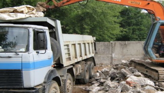 Вывоз строительного мусора с участка в Климовске недорого от 1545 руб. | 2Землекопа-Клс